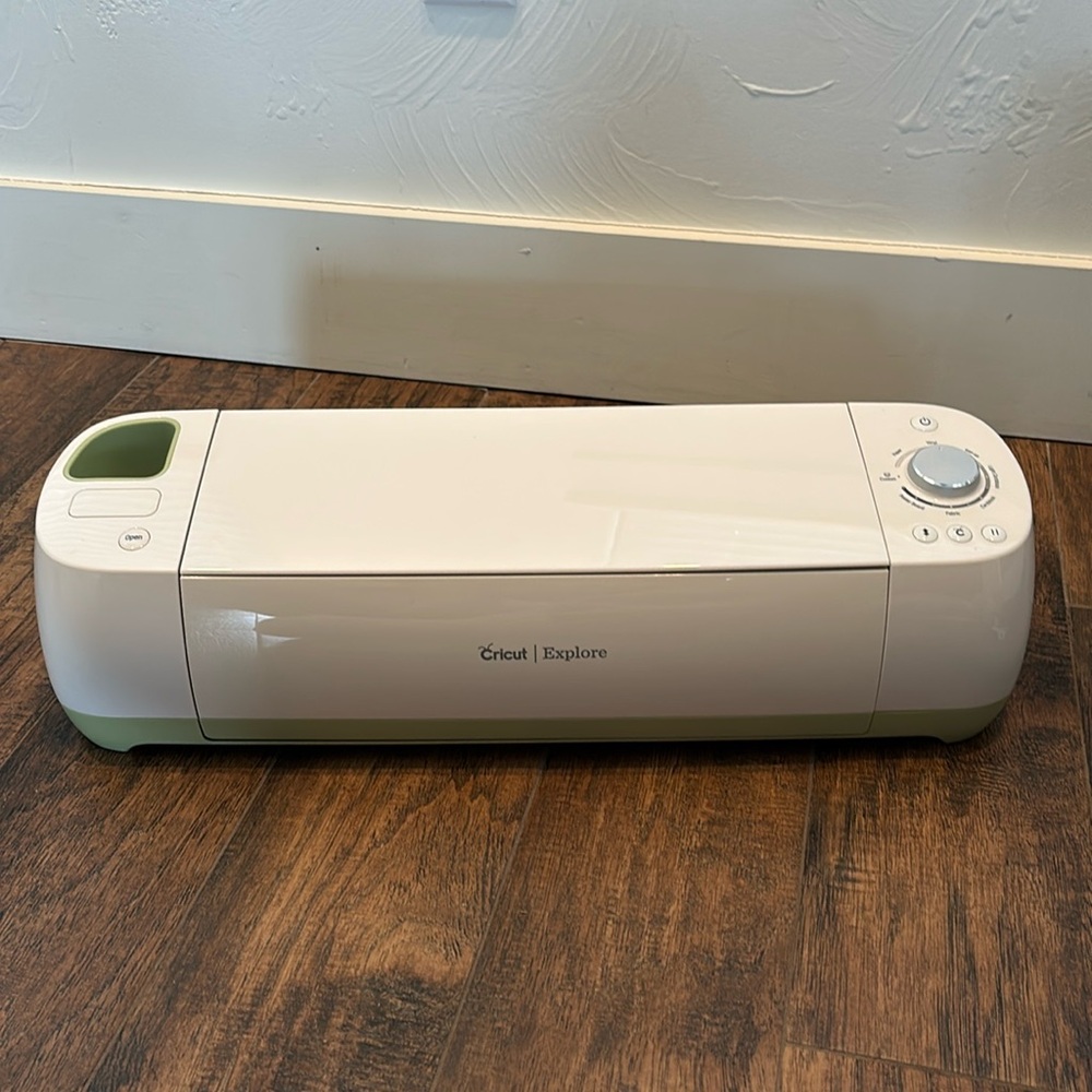 Cricut Explore with accessories